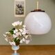 Suspension globe vintage en opaline blanche