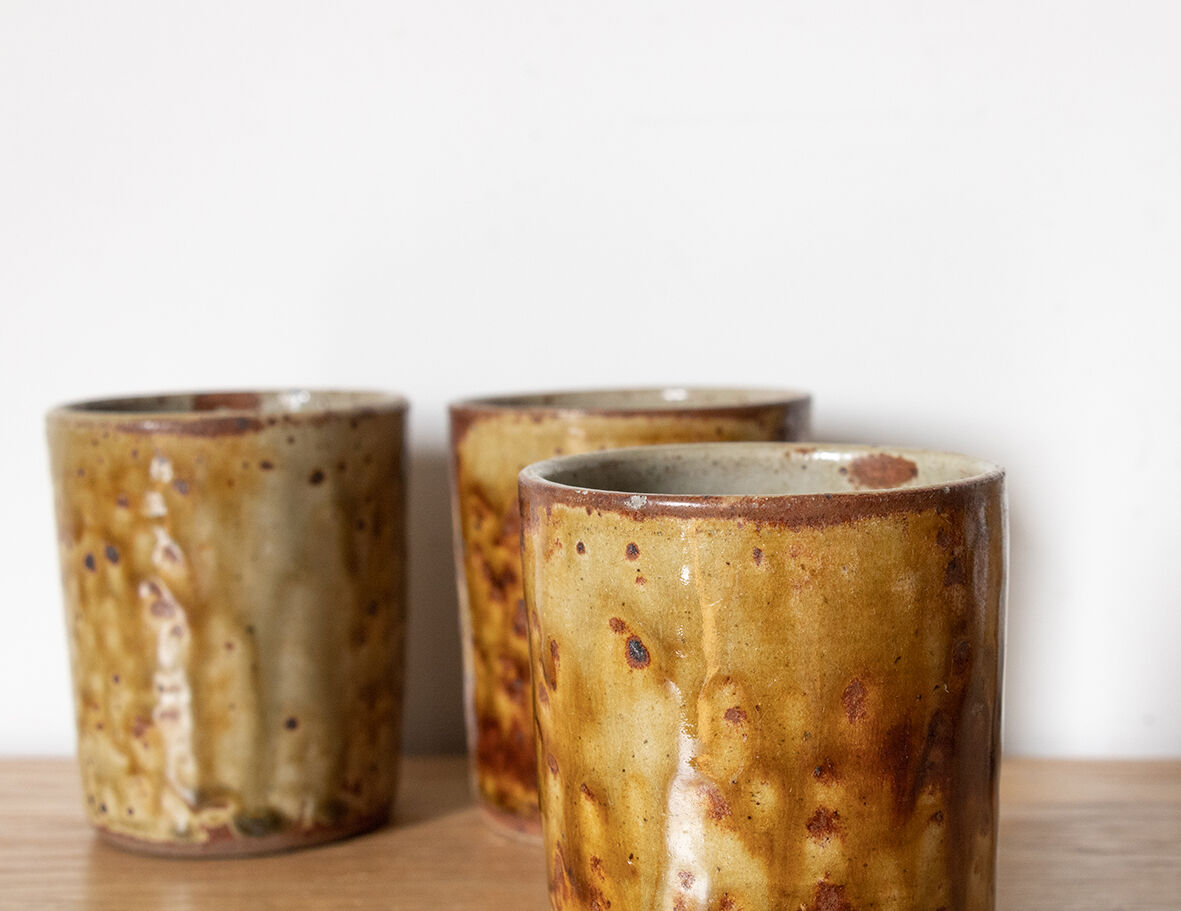 6 borne sandstone cups