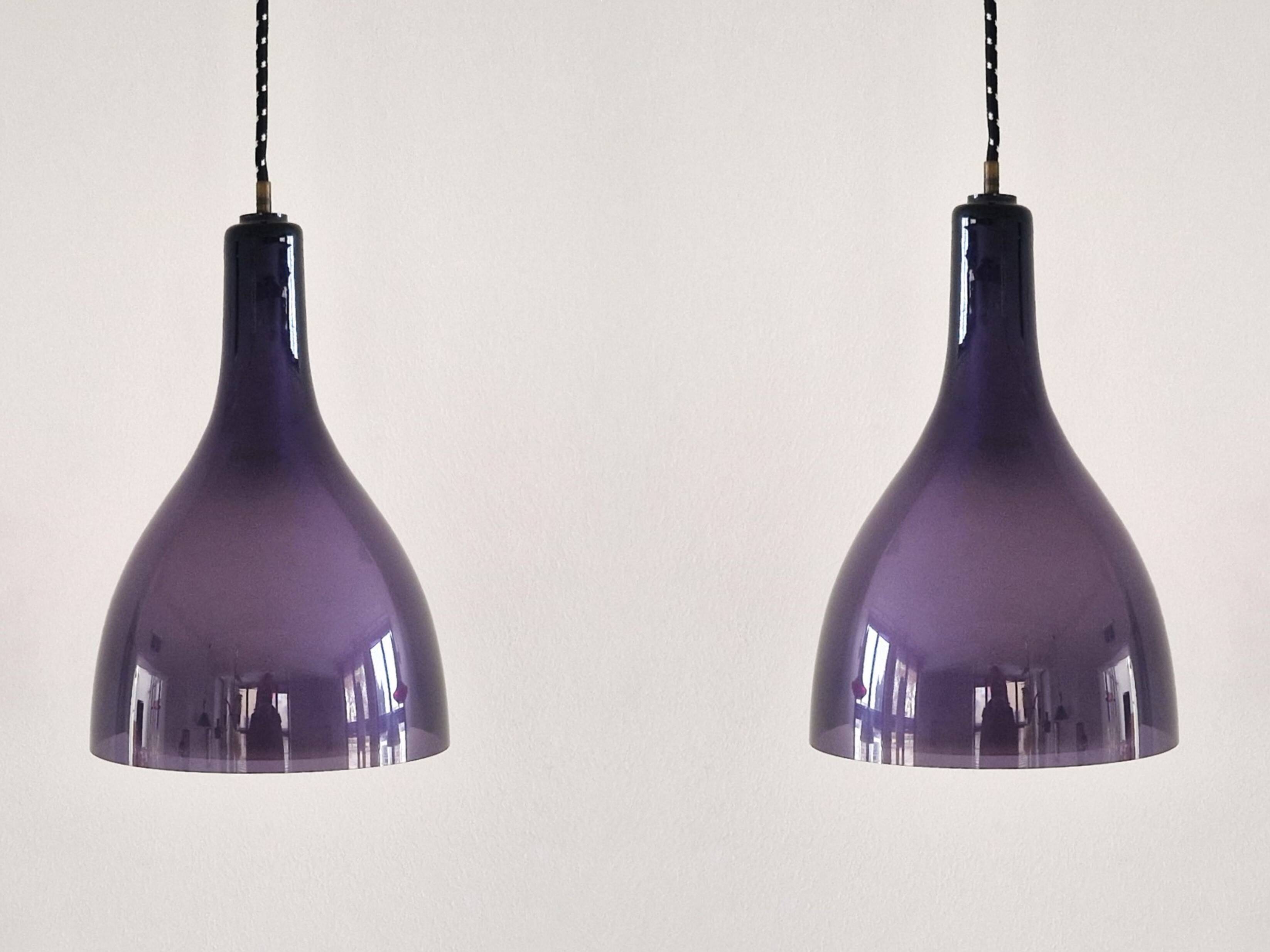 Set of 2 purple and white glass pendant lamps, 1960's / 1970's