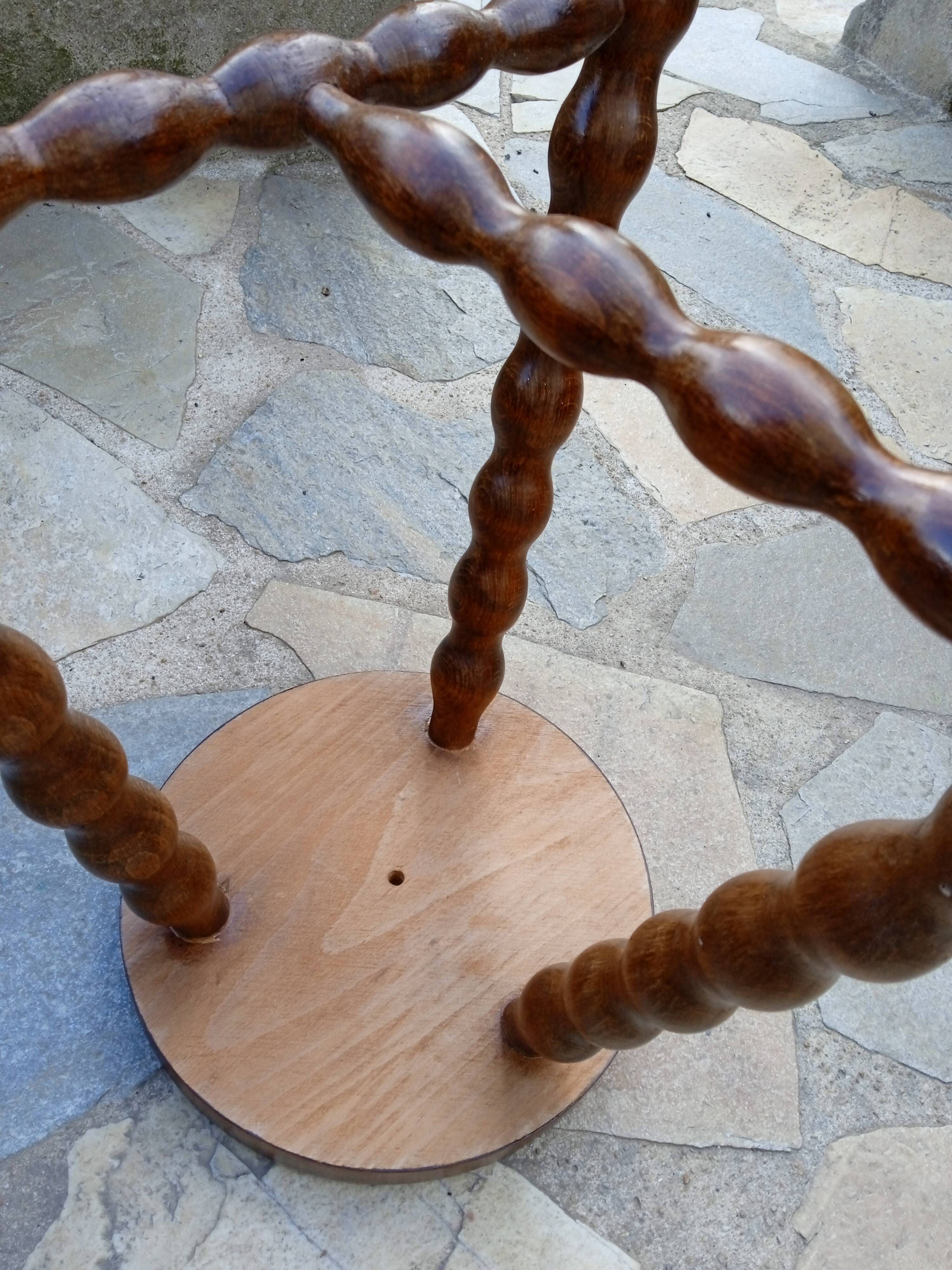 Tabouret tripode