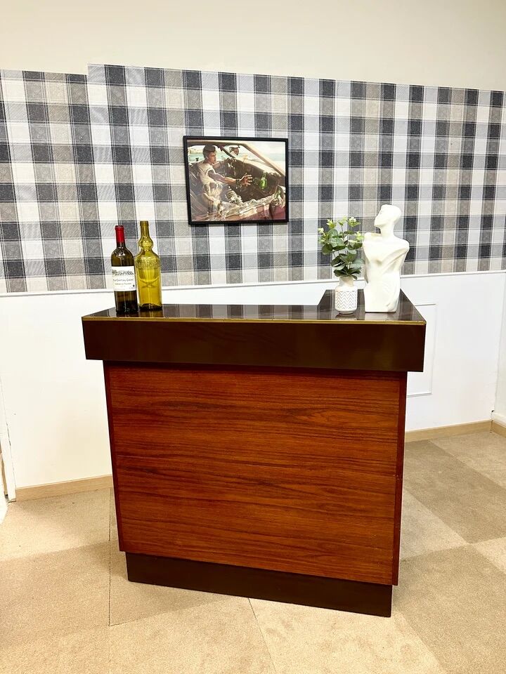 Vintage counter bar