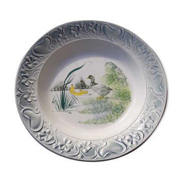 Round dish dabbling