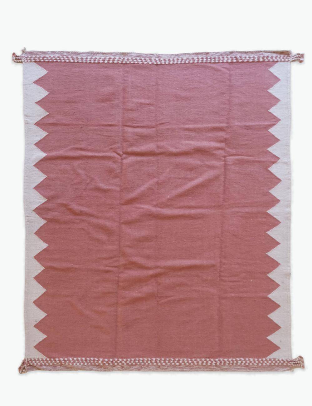 Tapis rose minimaliste