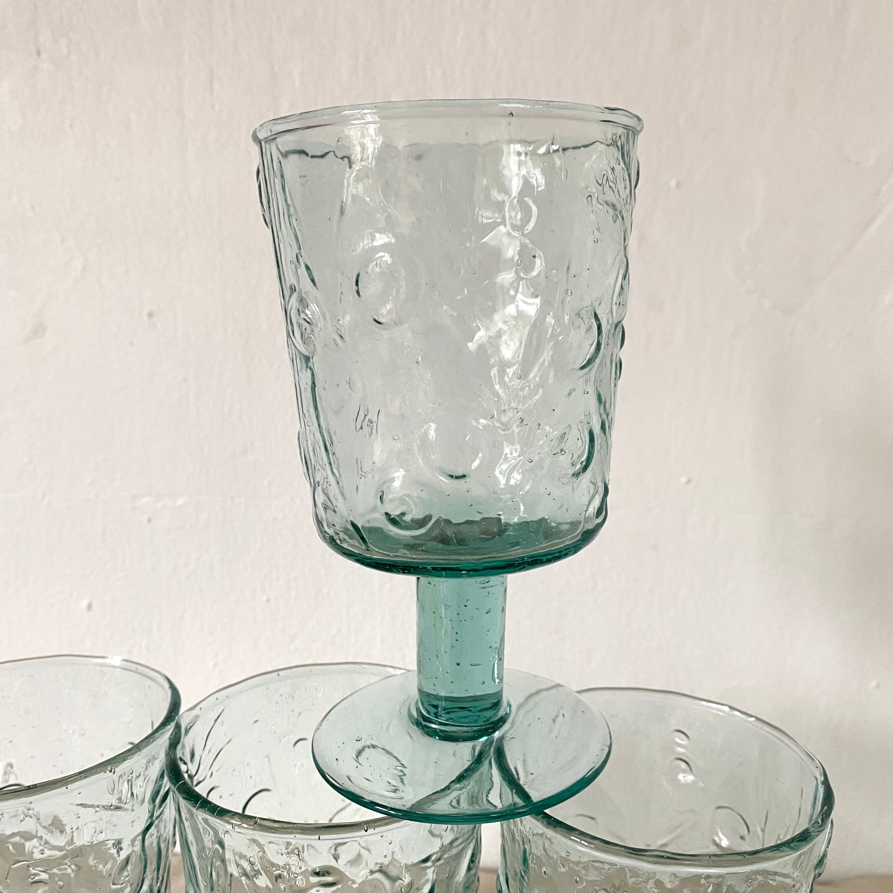 Coloured stemmed lenses