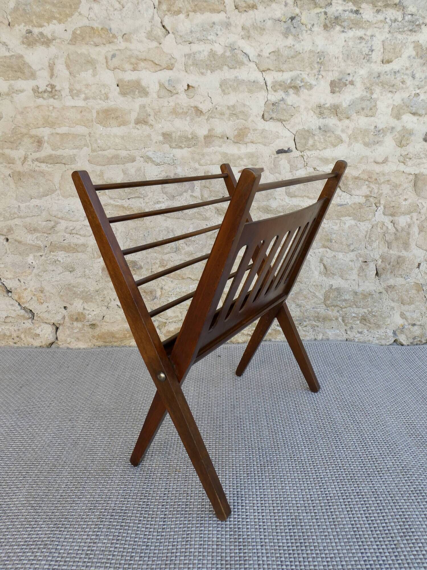 Scandinavian magazine holder, wooden by Cees Braakman. Pastoe, 1960s