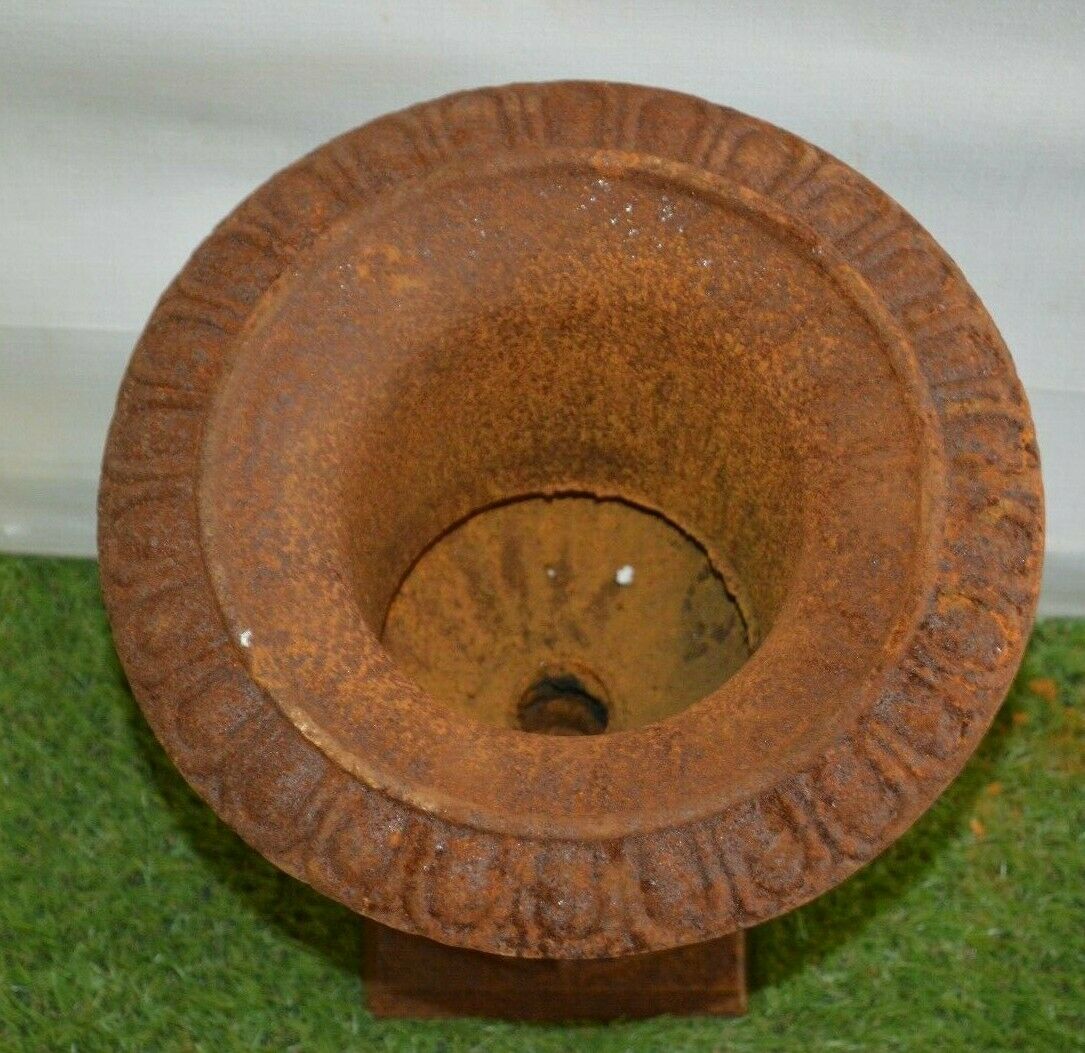 Medici cast iron vase