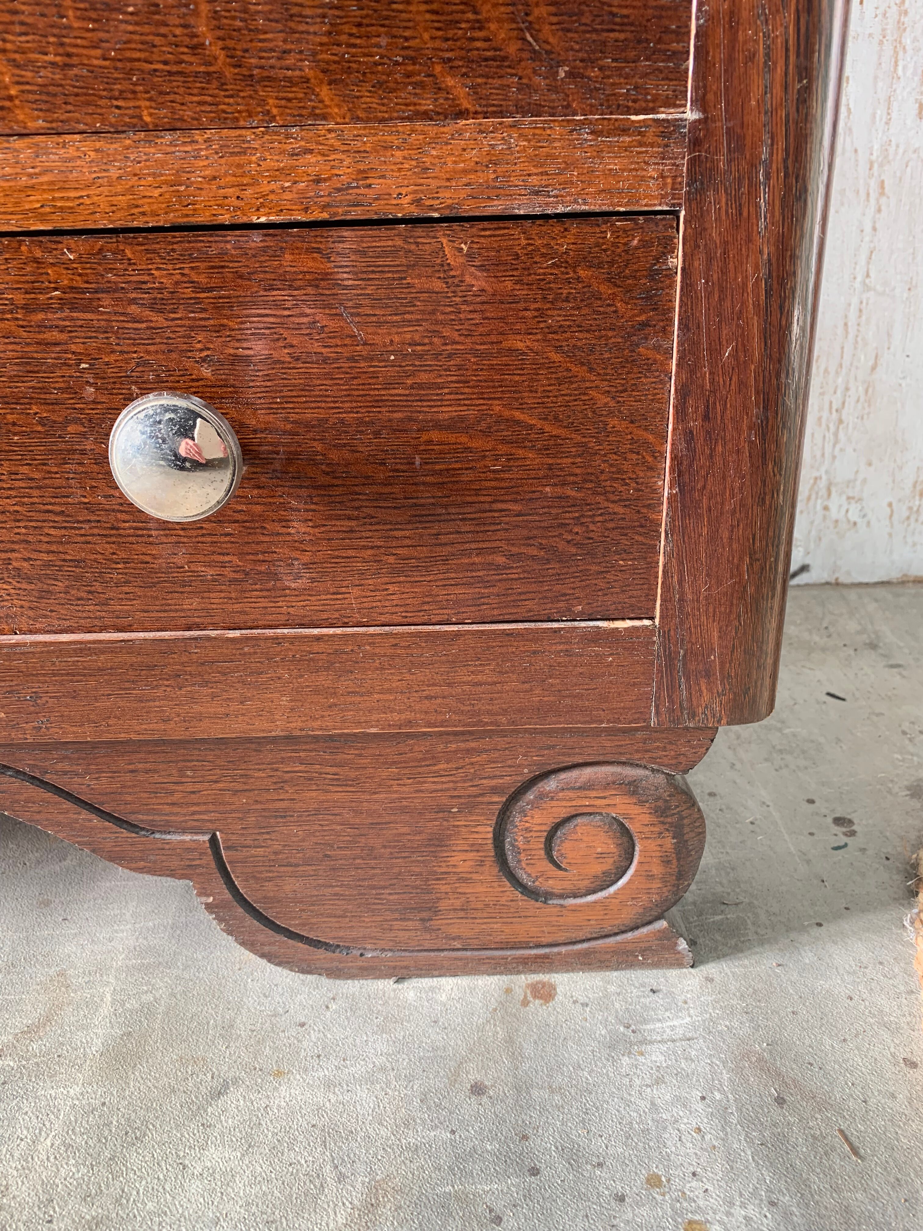 Art deco chest of drawers