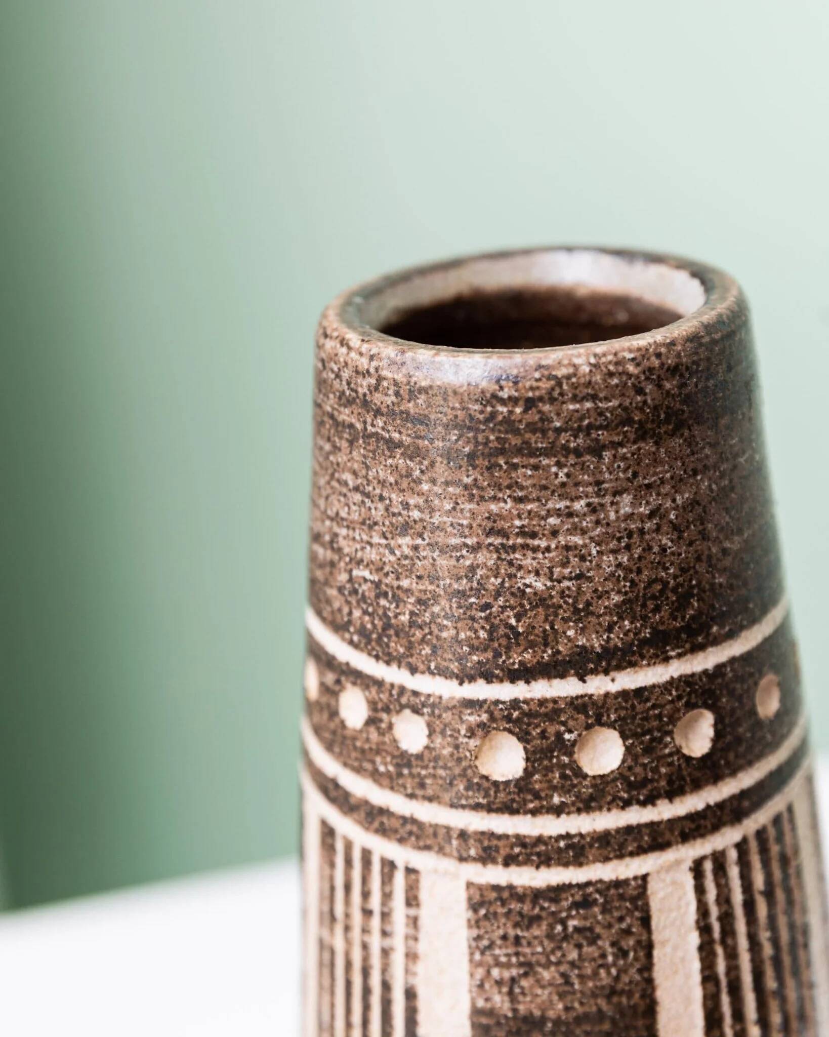 Vintage VEB Coswig GDR Ceramic Vase Marron with Beige Ritzdekor, 1970s