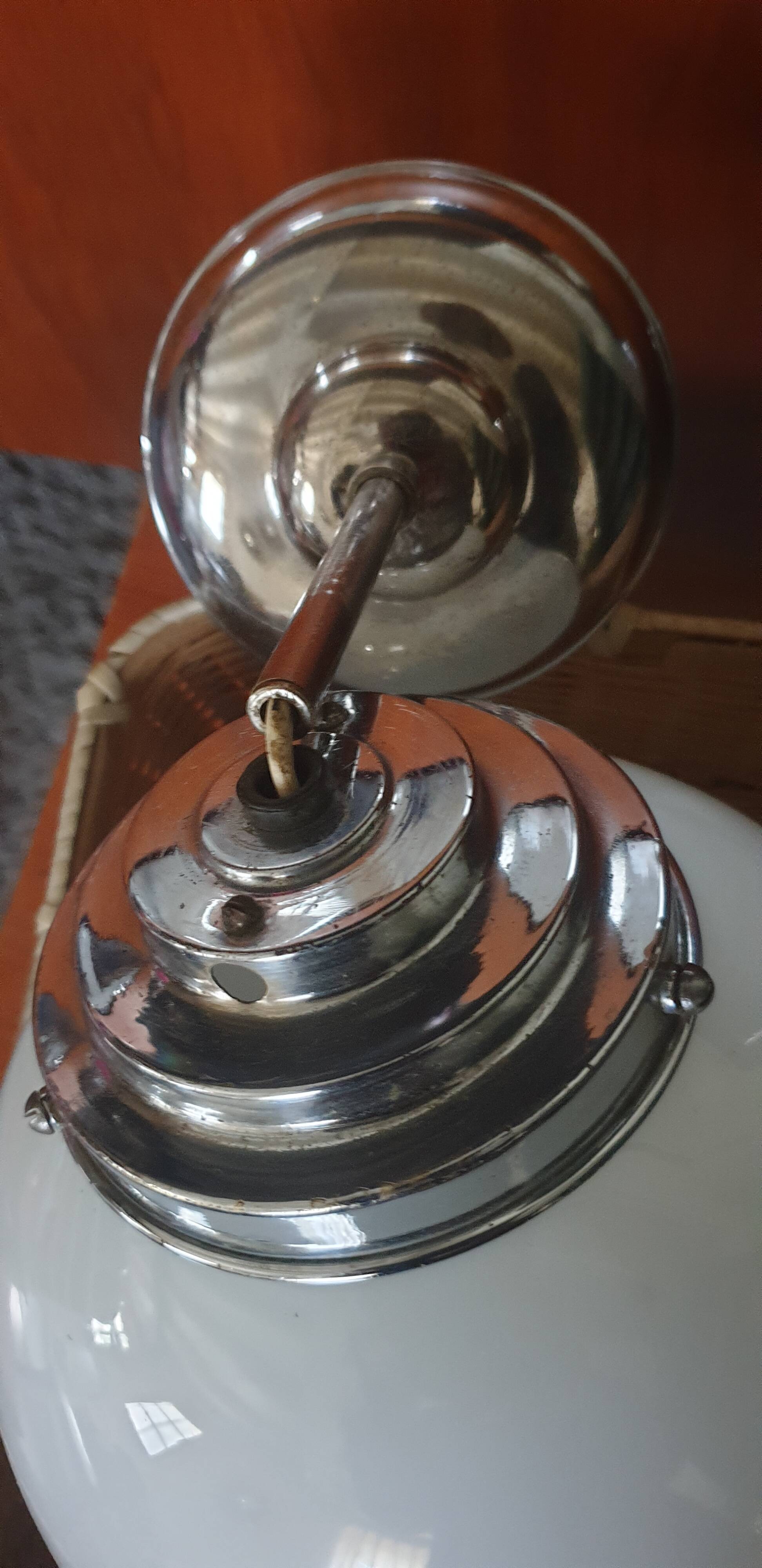 Opaline globe suspension