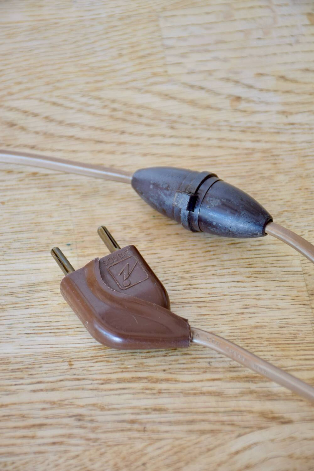 Duo of Le Tanneur lamps in leather and brass