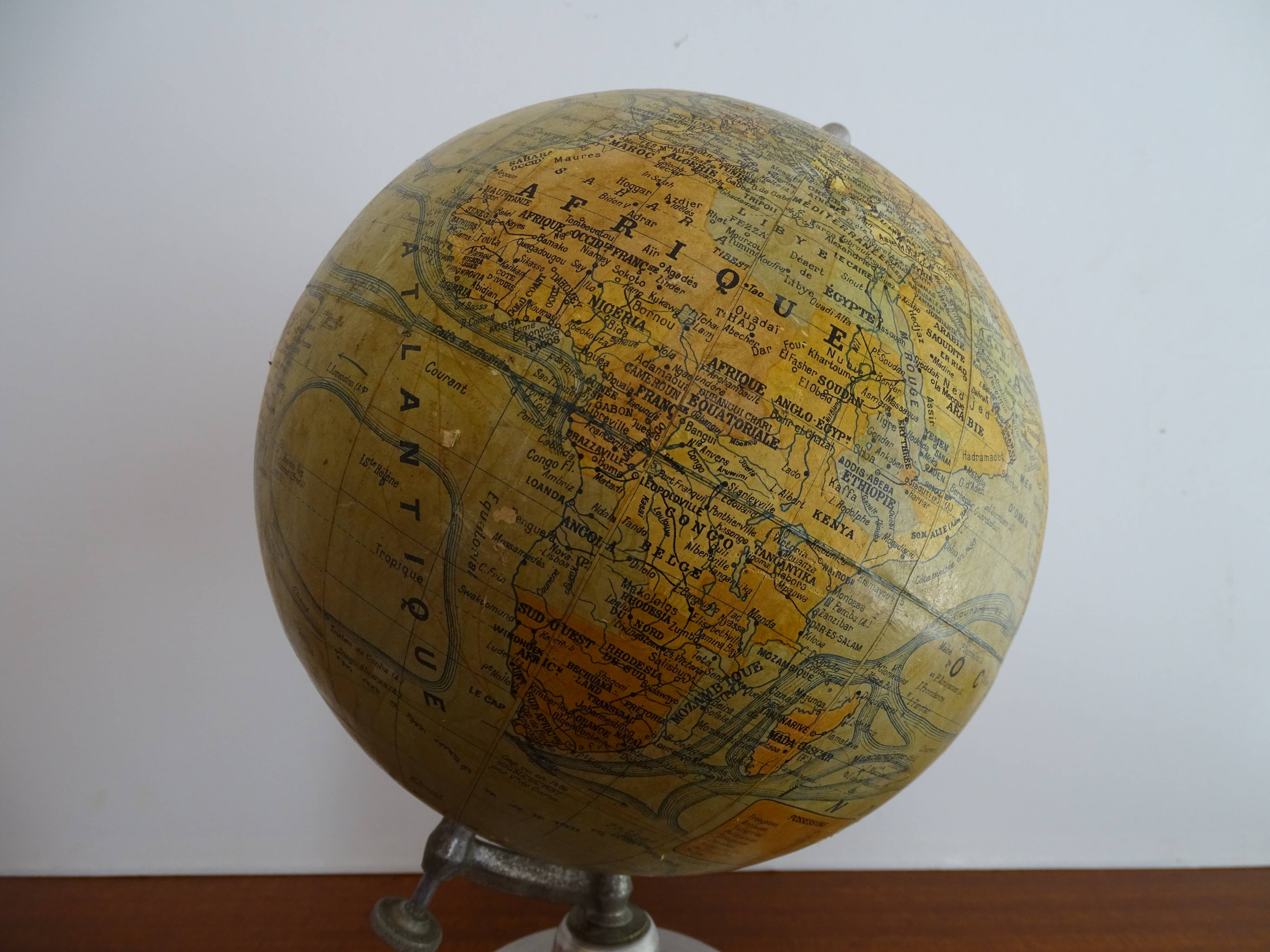Terrestrial globe boiled cardboard J.Forest Girard Barrère & Thomas Ø 19.5 aluminum base