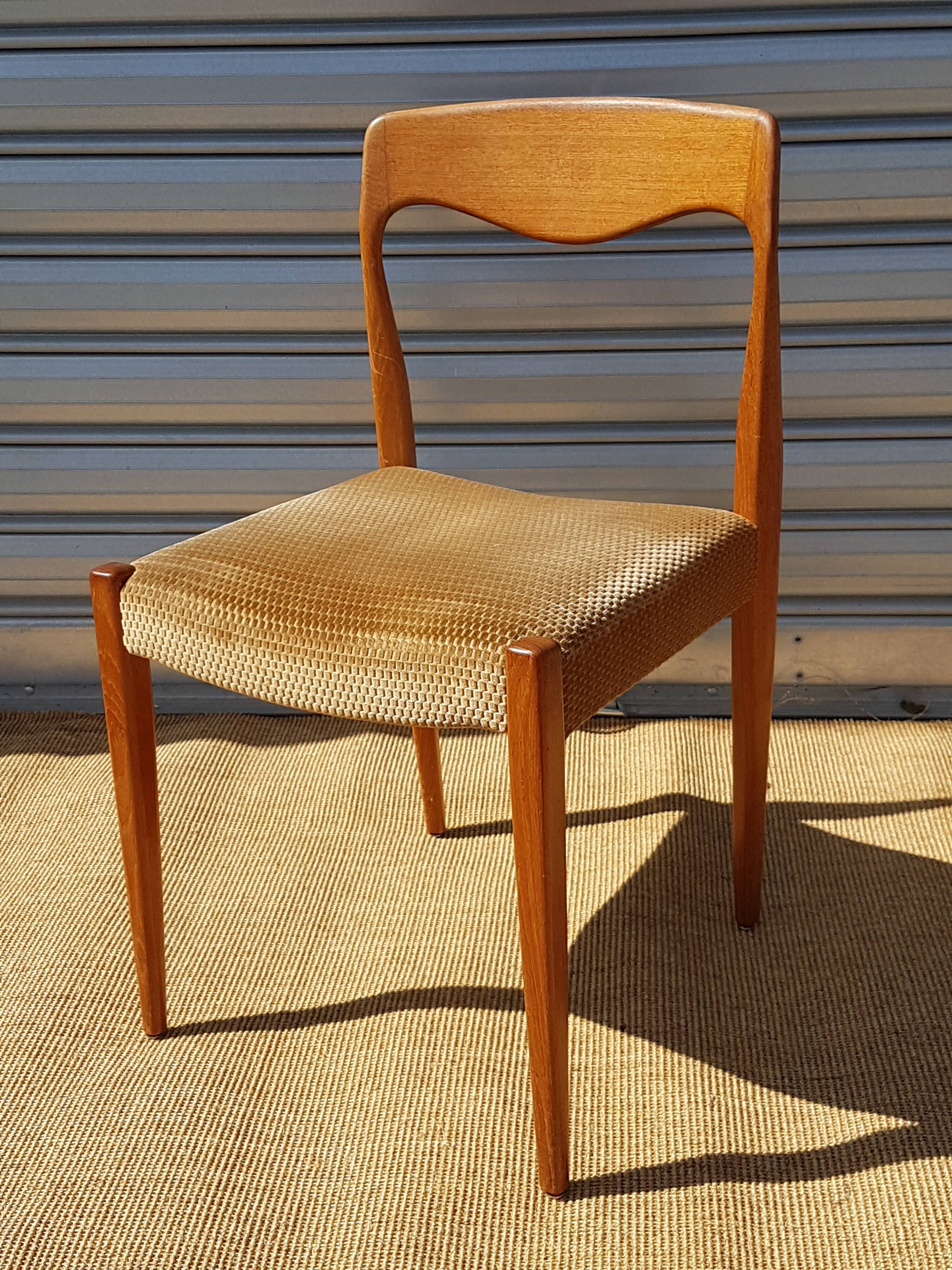 Suite of five Scandinavian chairs Roche Bobois