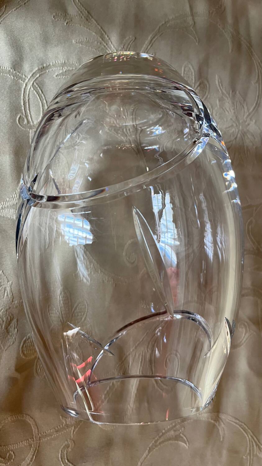 Egg-shaped crystal vase