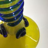 Soliflore jaune torsadé de verre bleu des années 60/70