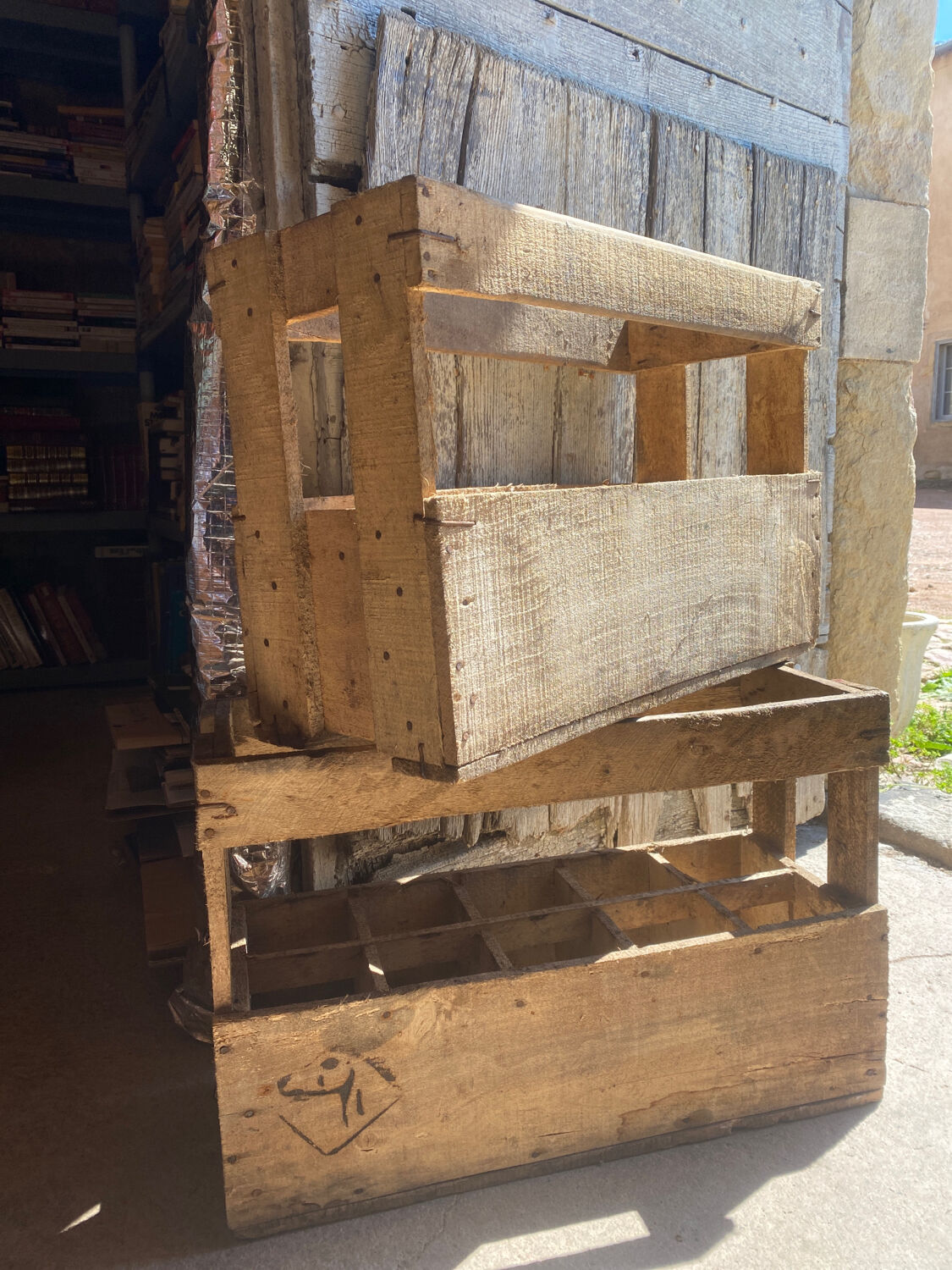 2 wine cases - old wooden 10 bottles