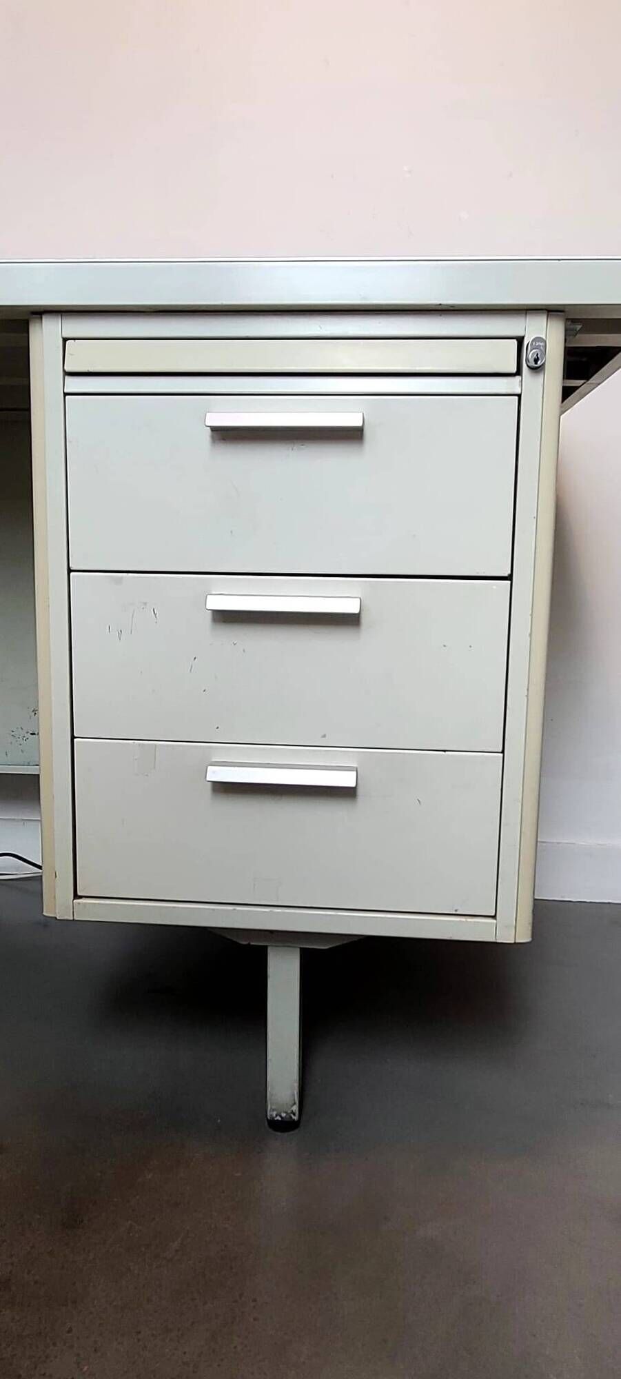 Industrial metal desk Strafor