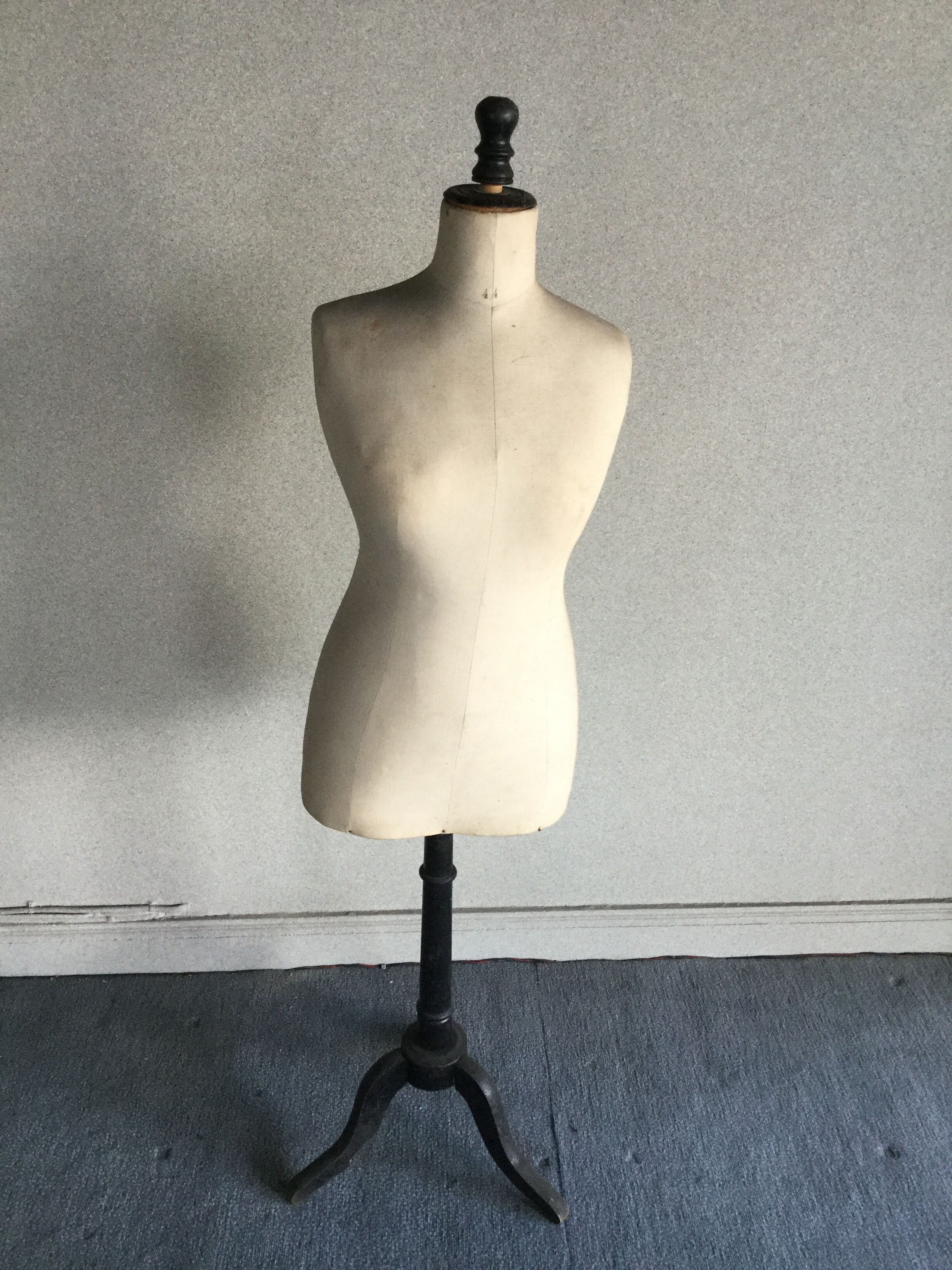Dressmaker's mannequin