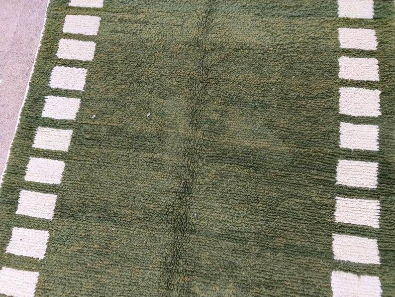 Beni Ouraine handwoven rug, traditional style, size 140 x 270 cm