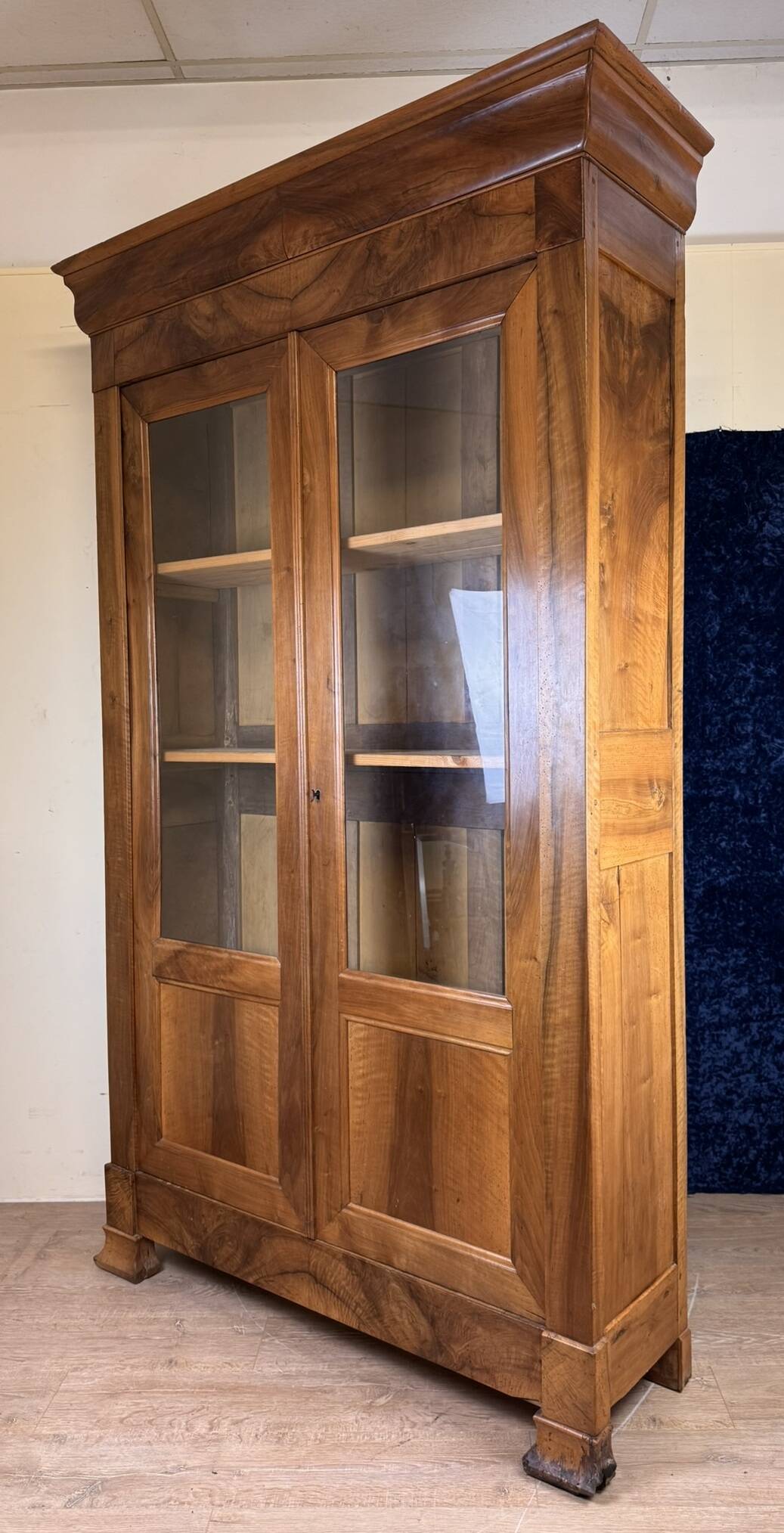 Superb Louis Philippe period bookcase in walnut circa 1830