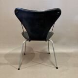 Set of 4 Arne Jacobsen chairs.