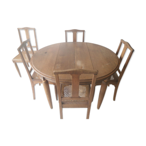 table et chaises de salle