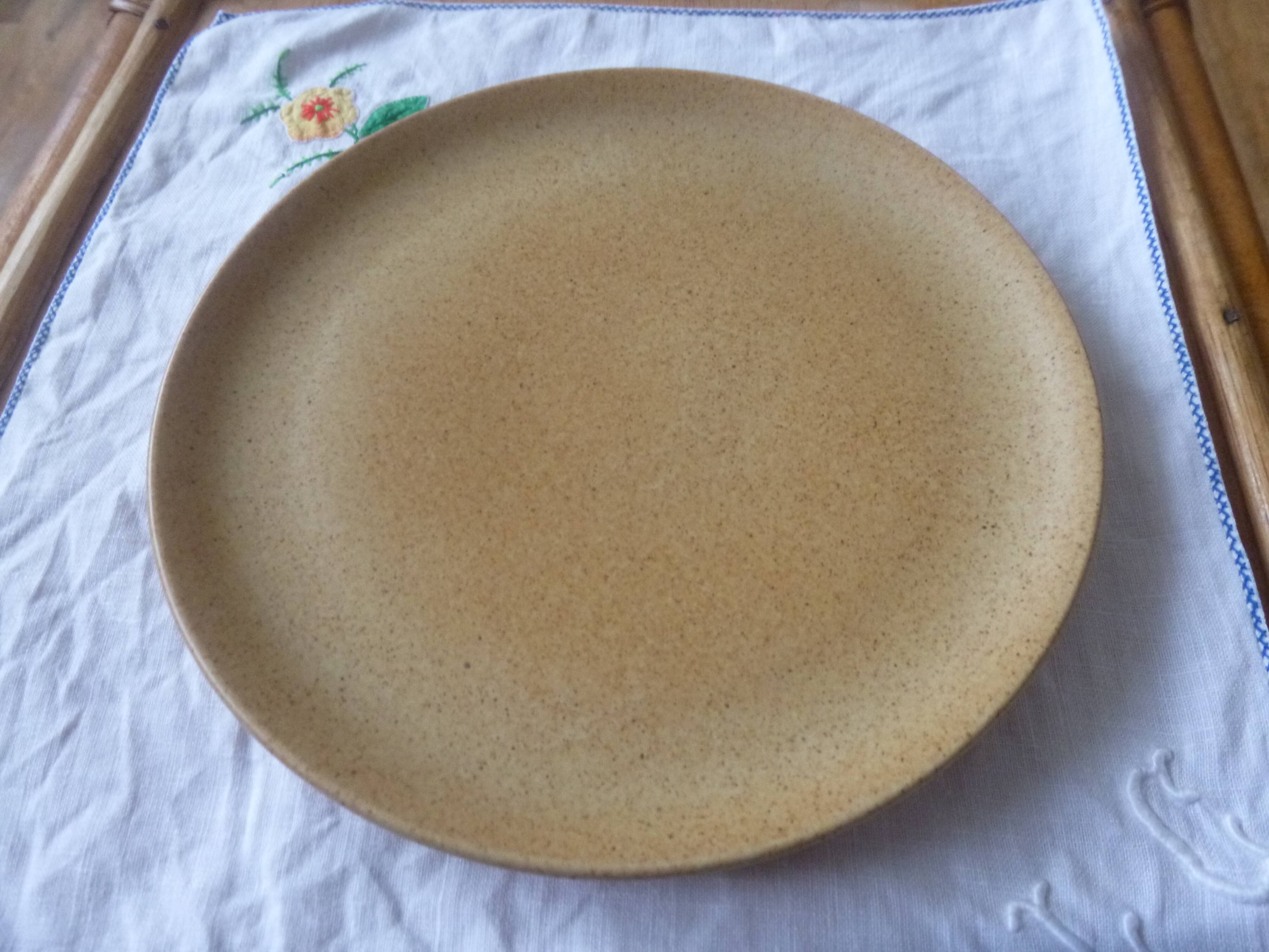 4 stoneware dessert plates