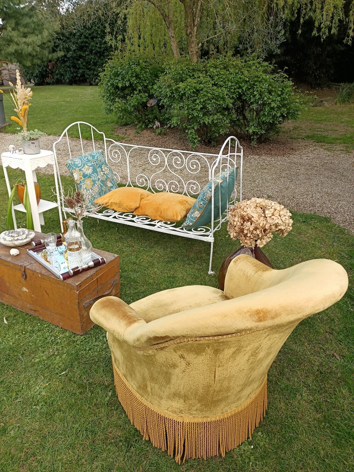 Velvet toad armchair