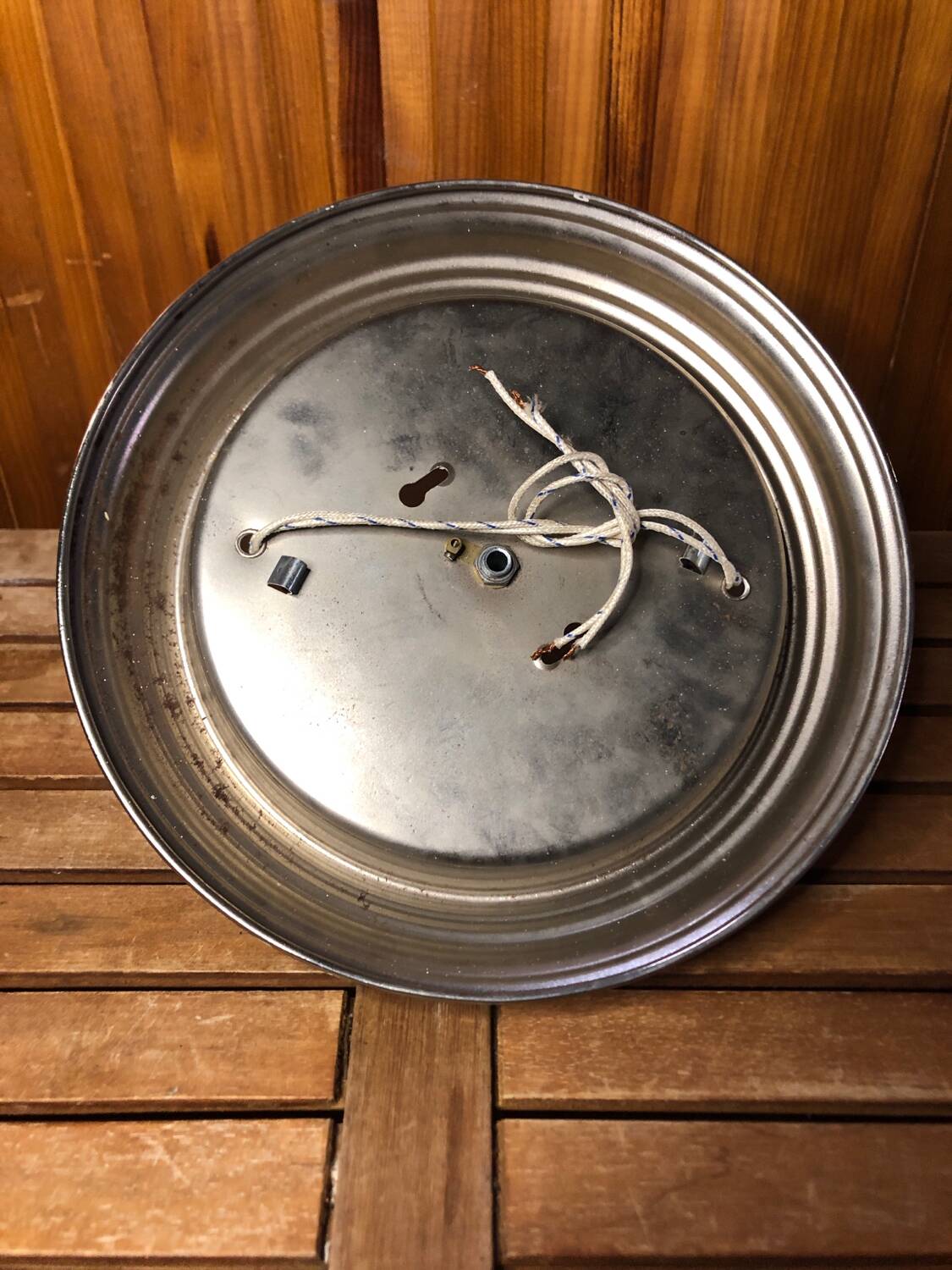 Ancien plafonnier verre moulé contour dore