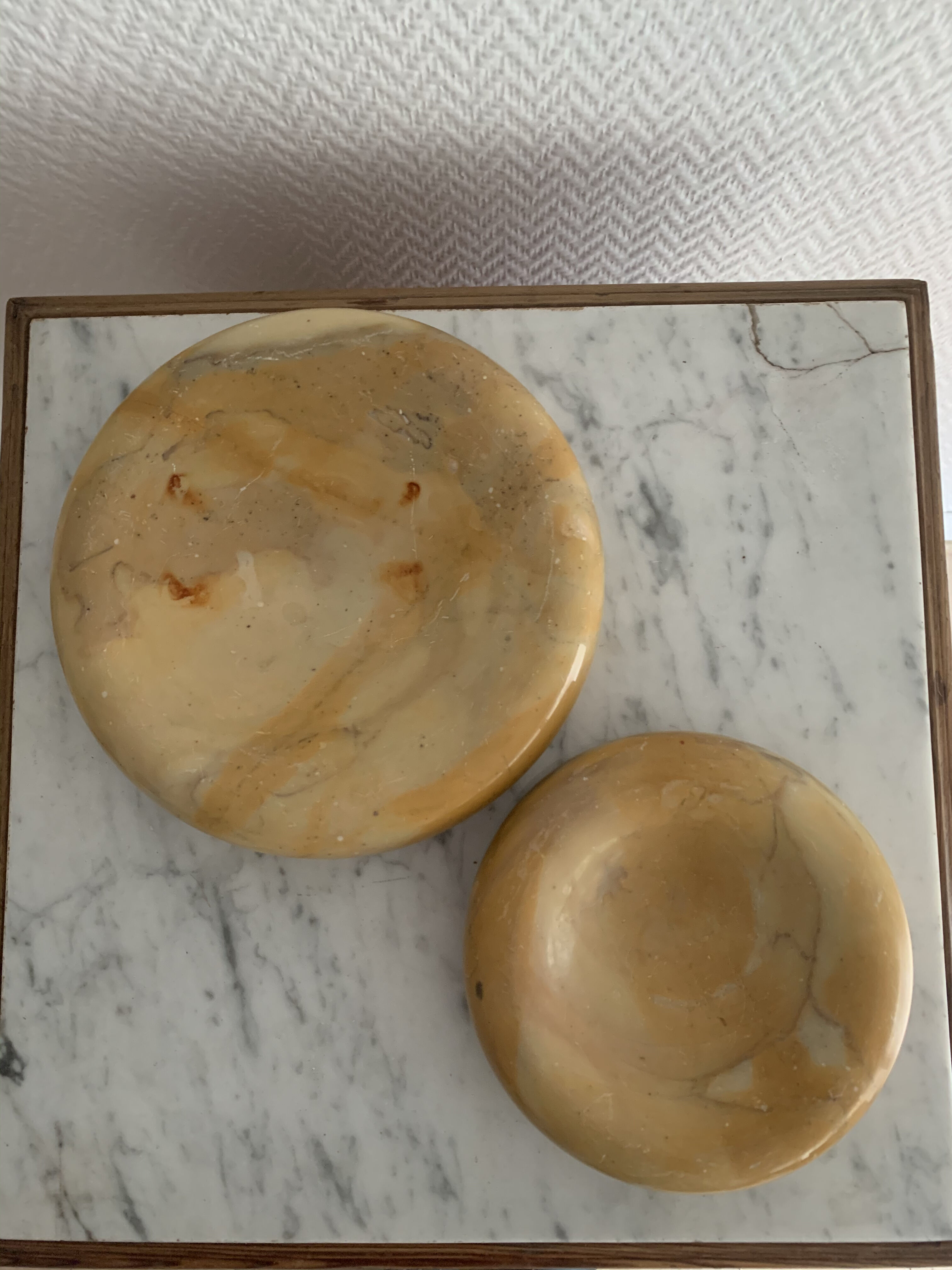 Vintage orange-orange marble ashtray