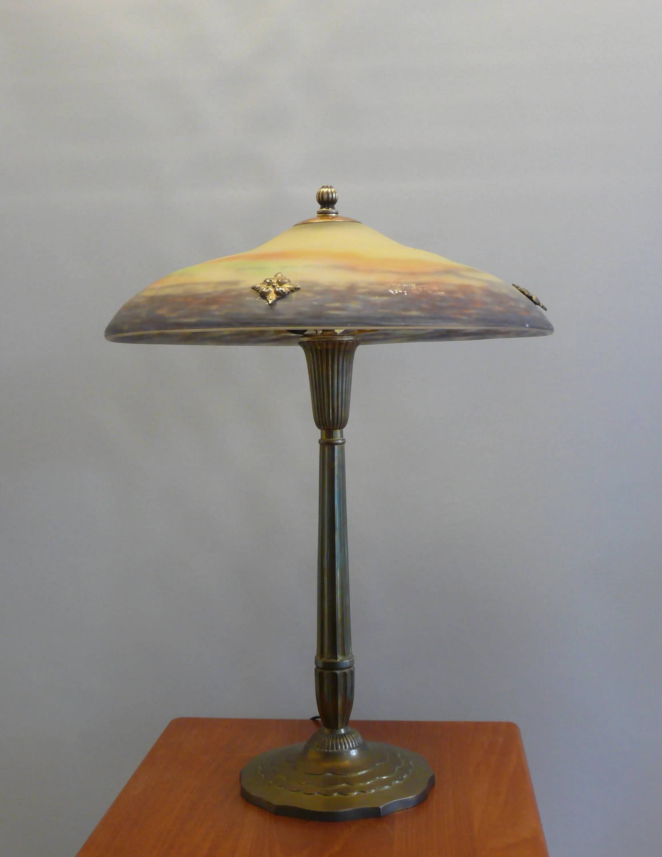 Lampe de table Muller Frères, France, avec pied en laiton et abat-jour en pâte de verre, style Art déco vers 1930
