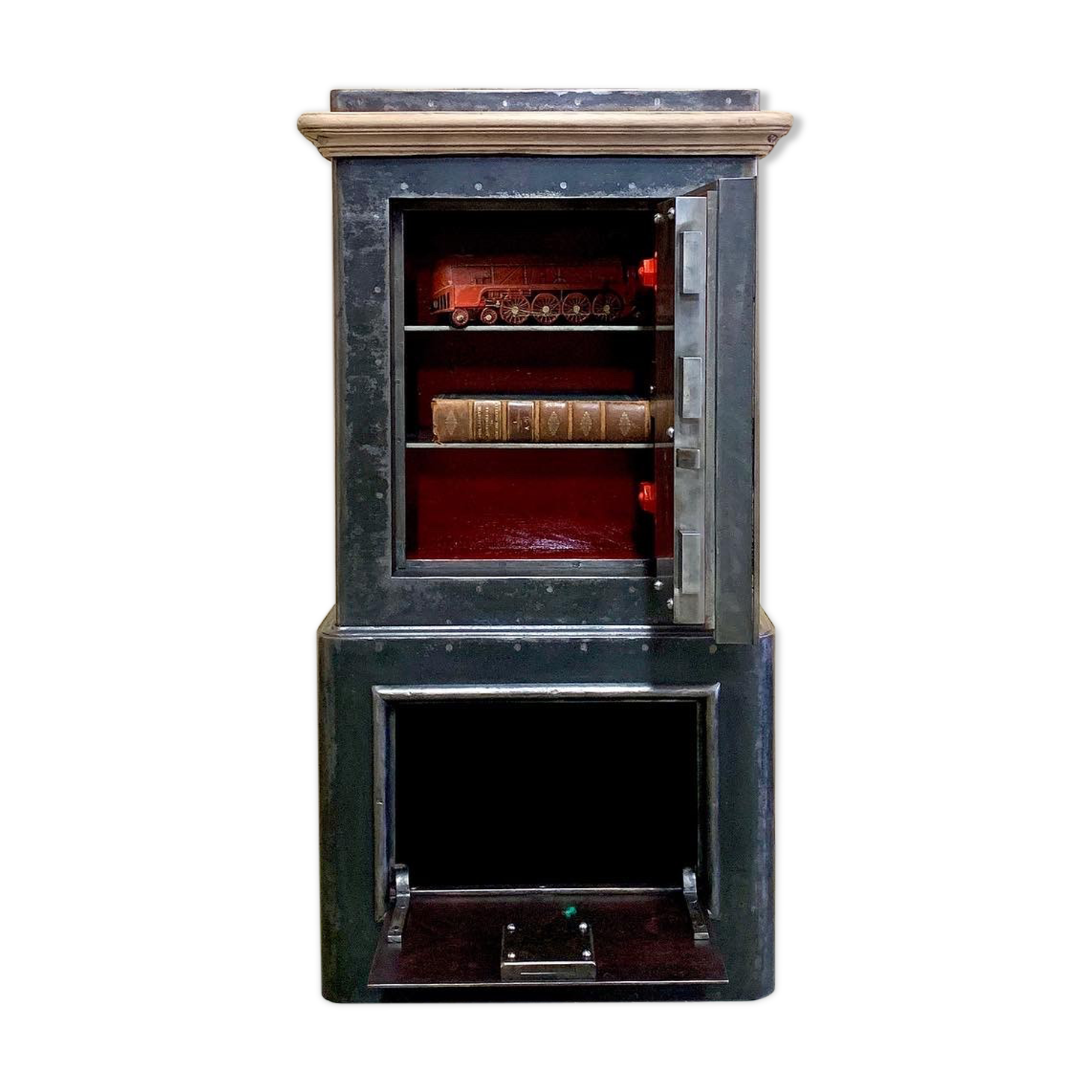 Old safe Félix Allard 1880