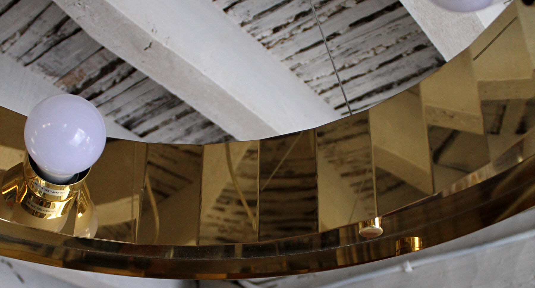 Round brass suspension