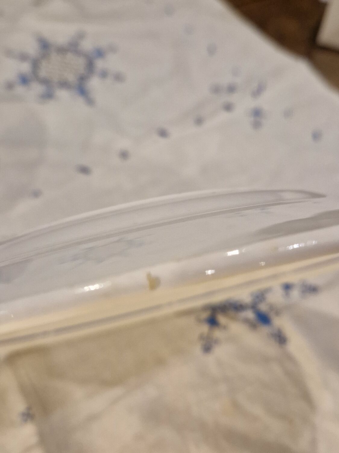 Soup tureen and dish set