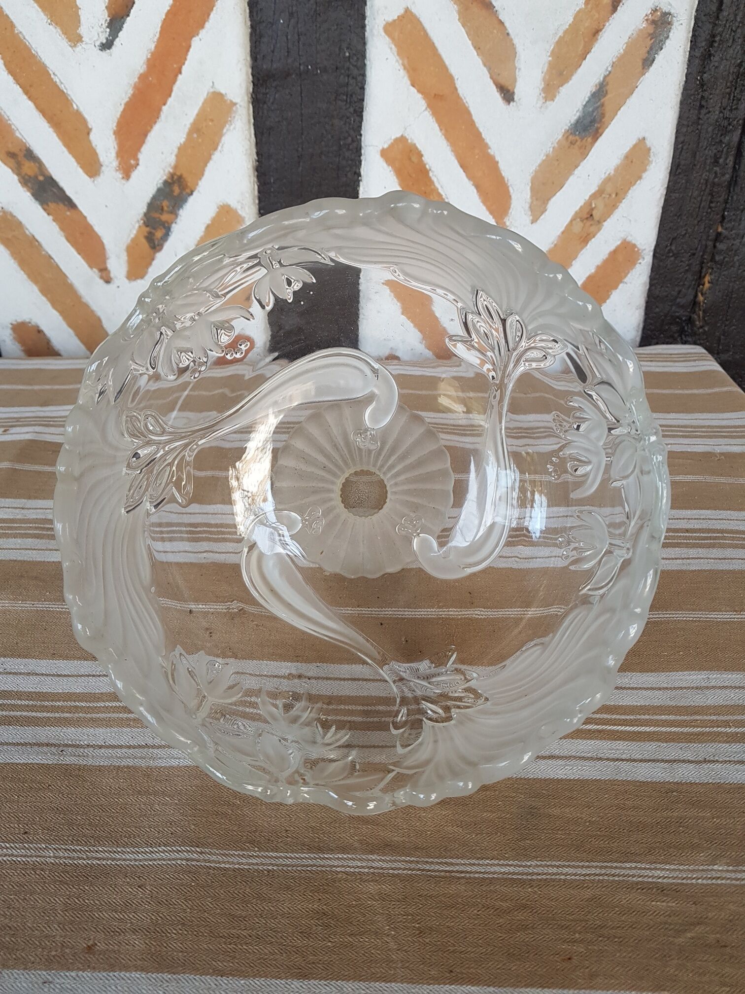 Flat crystal sandblast-cut compotier