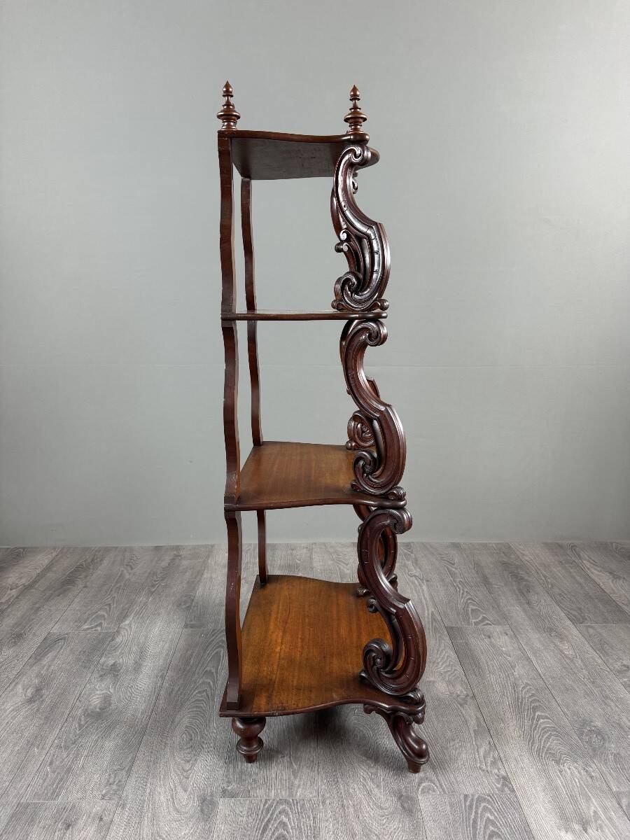 Étagère en chêne sculpté, XIXe siècle