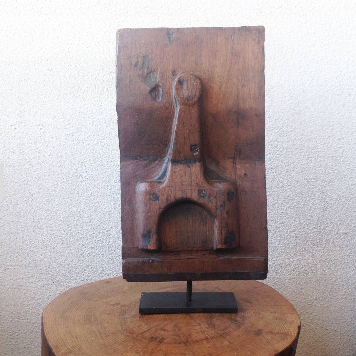 1930s abstract vertical wooden sculpture