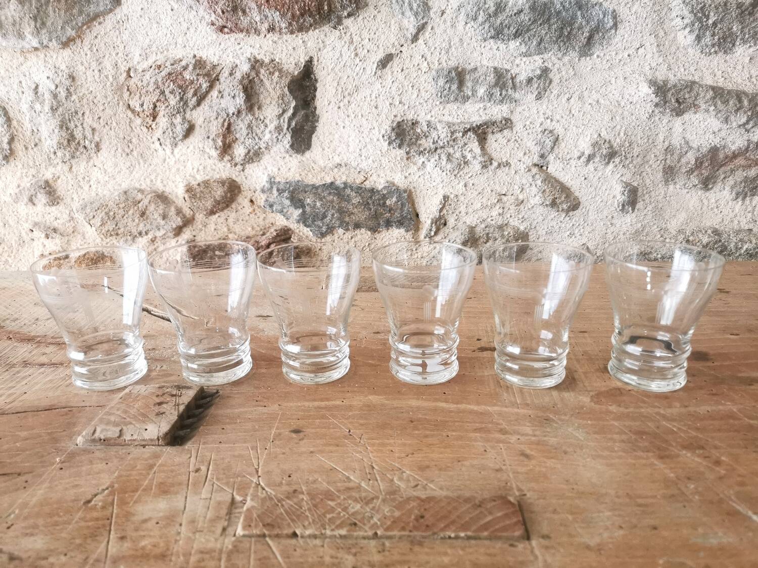6 50s Wine Glasses, Art Deco pattern. Chiseled glass