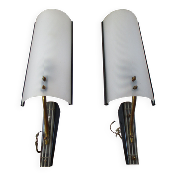 Paire d'appliques plastiques et laiton design années 50 - 60