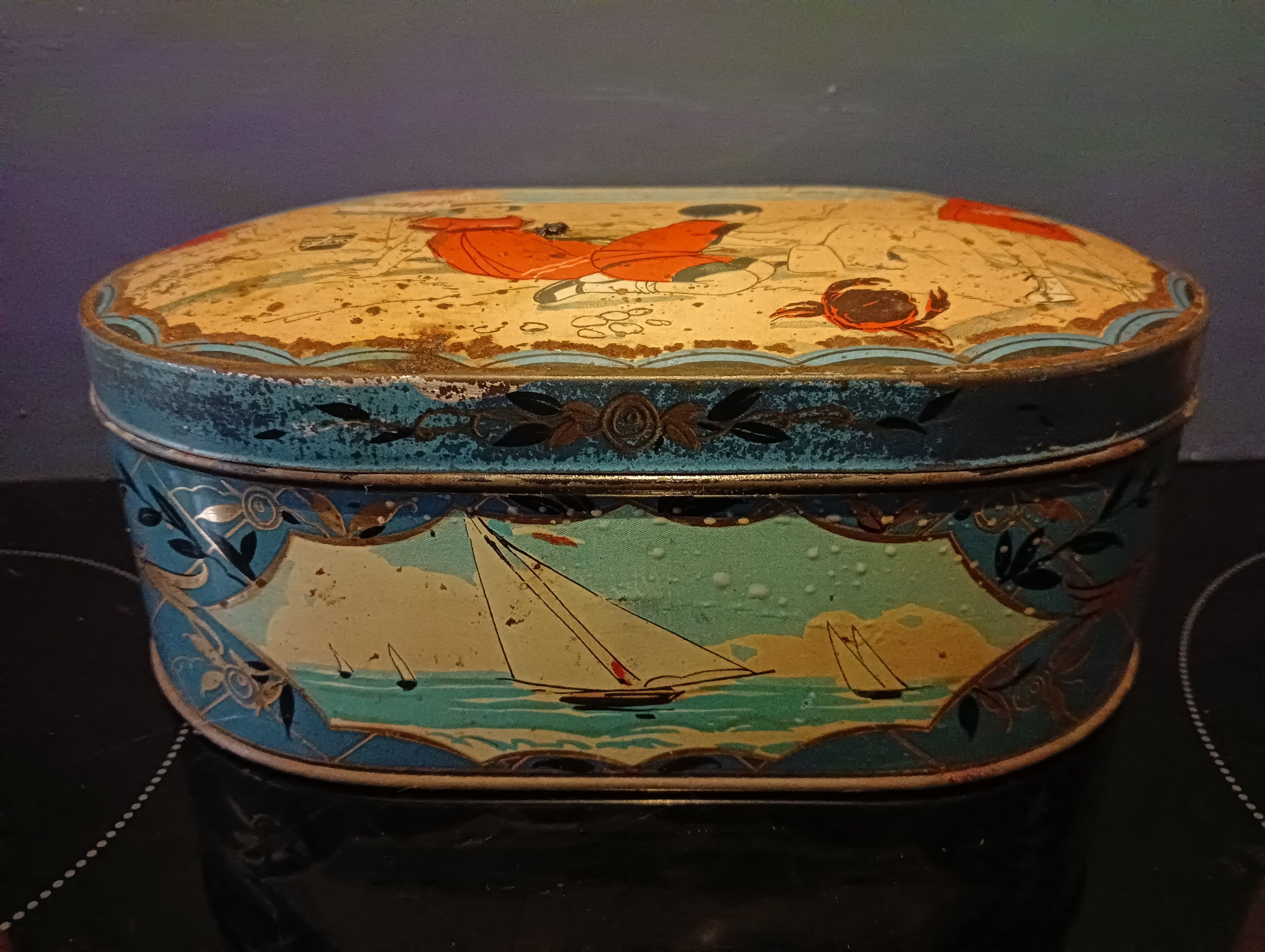 Lithographed sheet metal box " éts au planteur de caiffa " decorations children beach sea boats