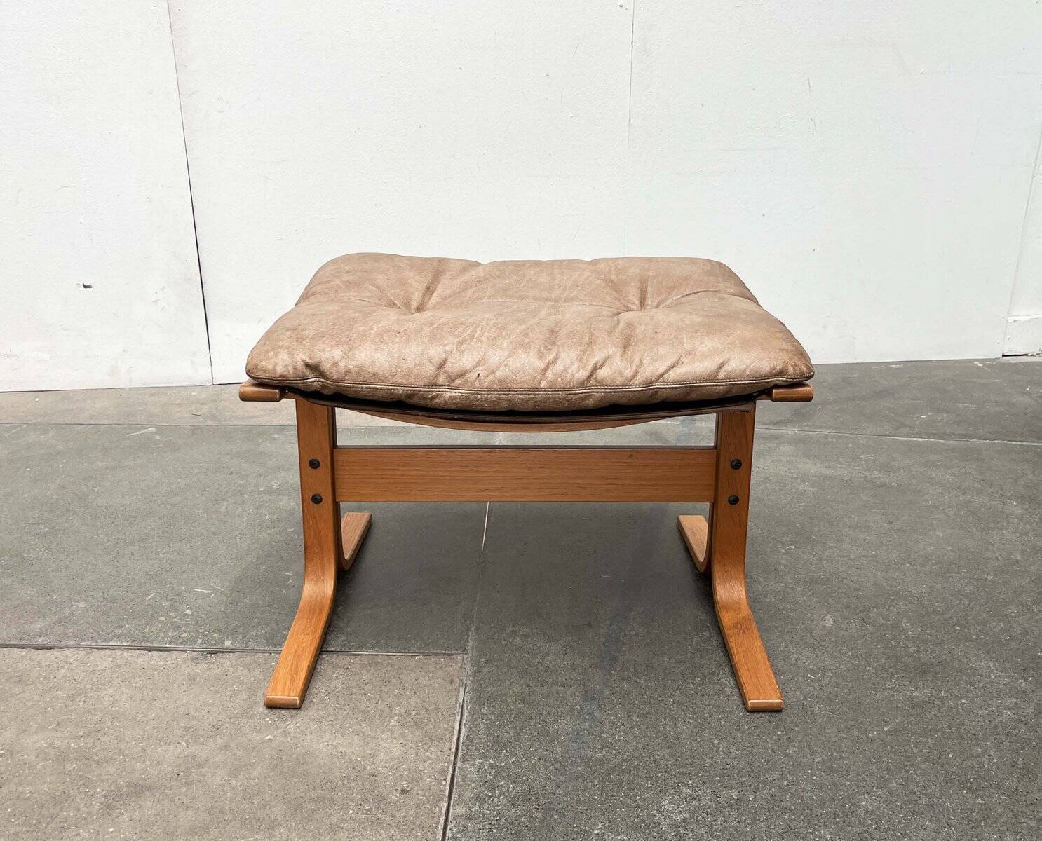 Modern Mid-Century Norwegian Siesta Pouf in Leather by Ingmar Relling for Westnofa, 1960s