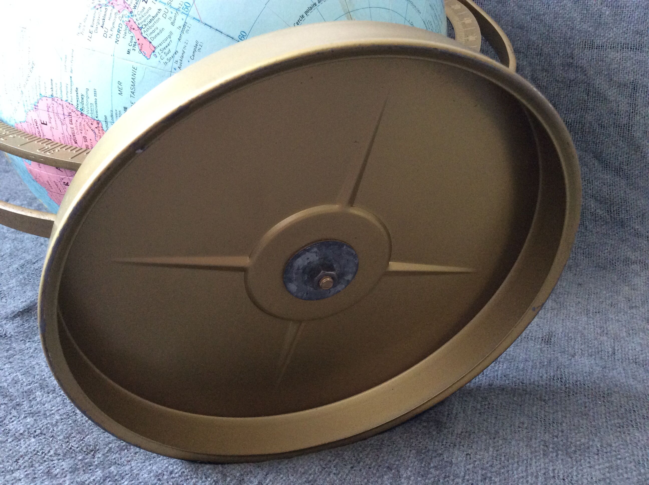 Globe terrestre marque Taride scan globe en carton et pied en métal 1960