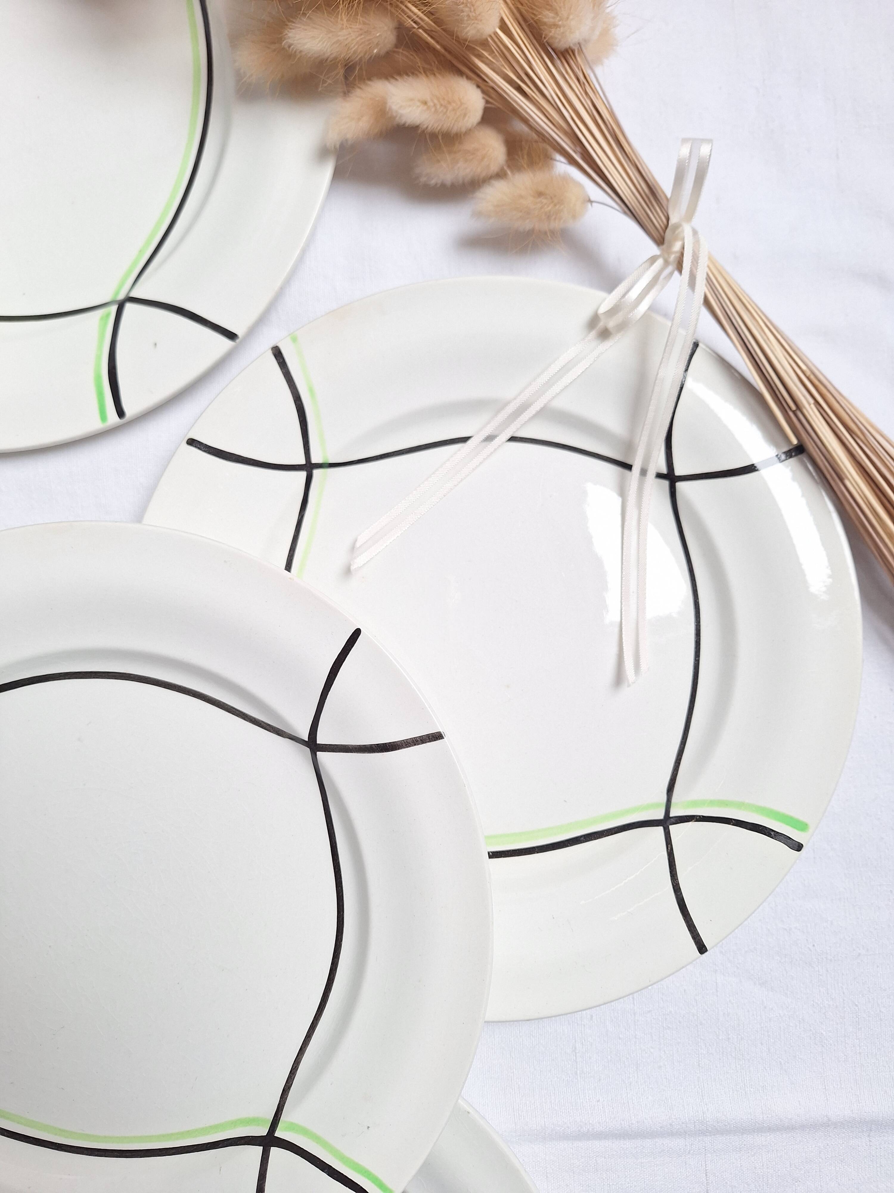Flat plates St Amand model Bayonne white, green, and black.