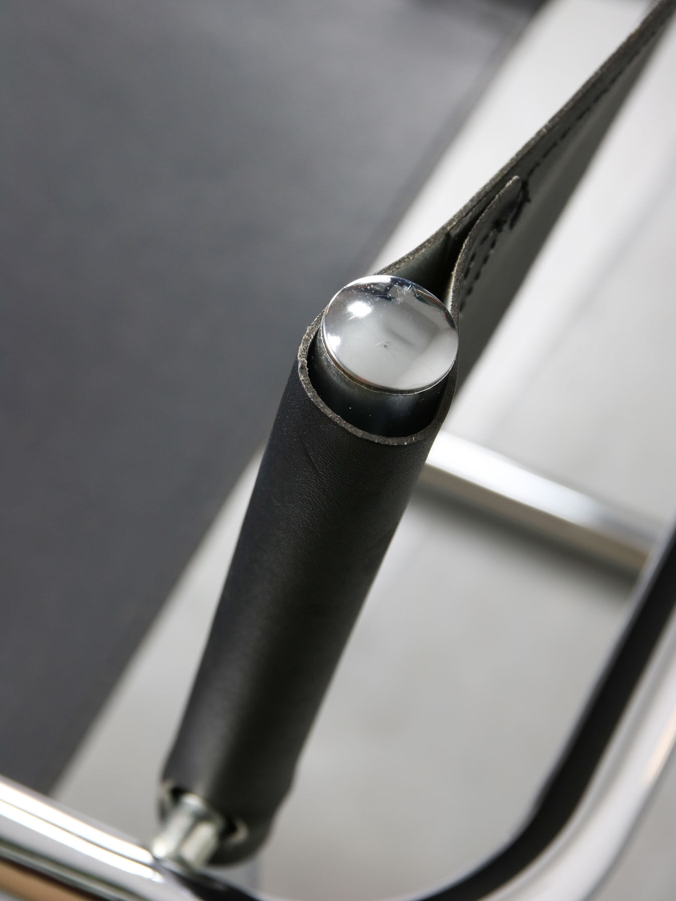 Vintage Bauhaus Cantilever S34 Leather Chair