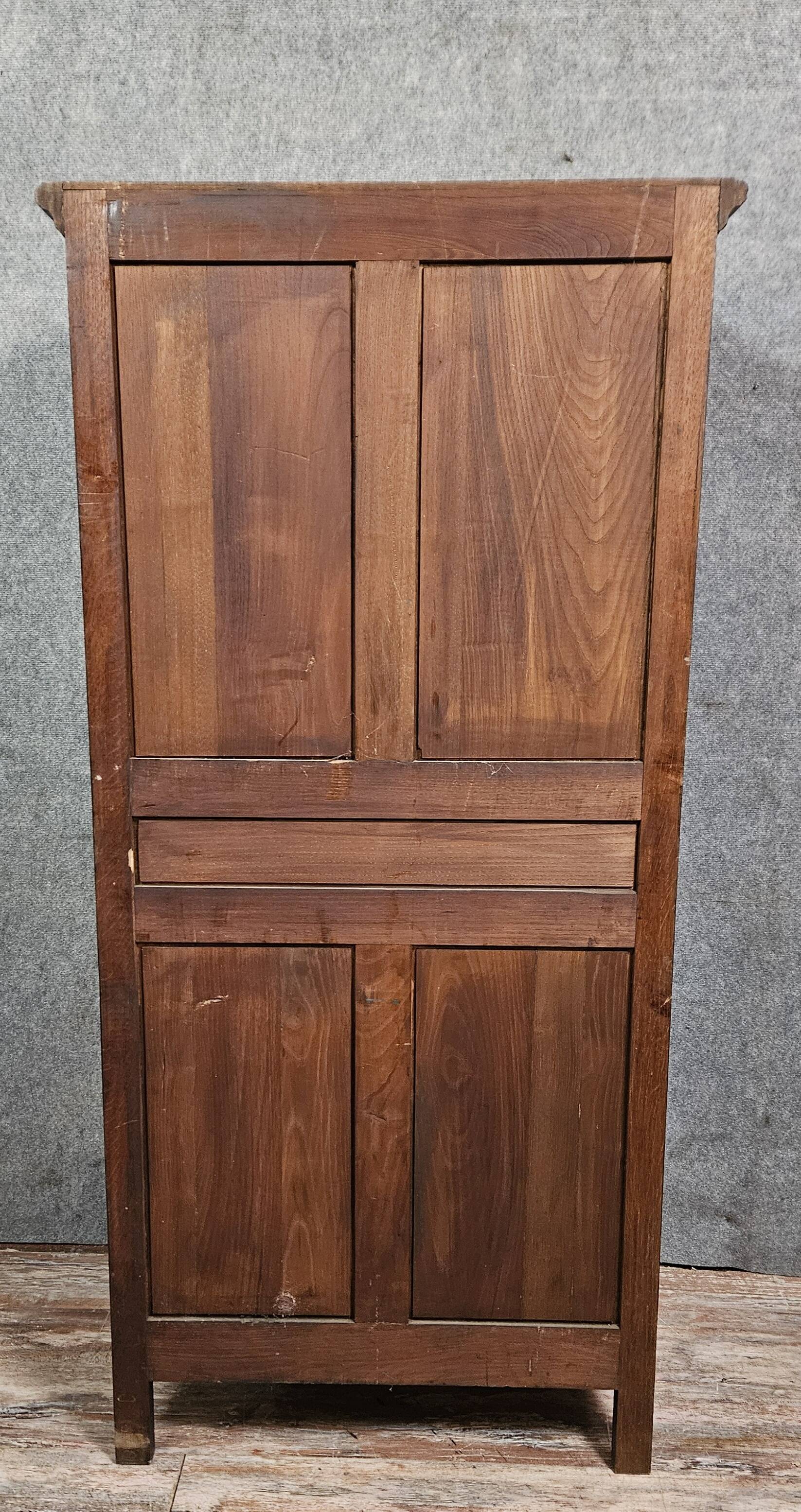 Rustic oak bonnetière