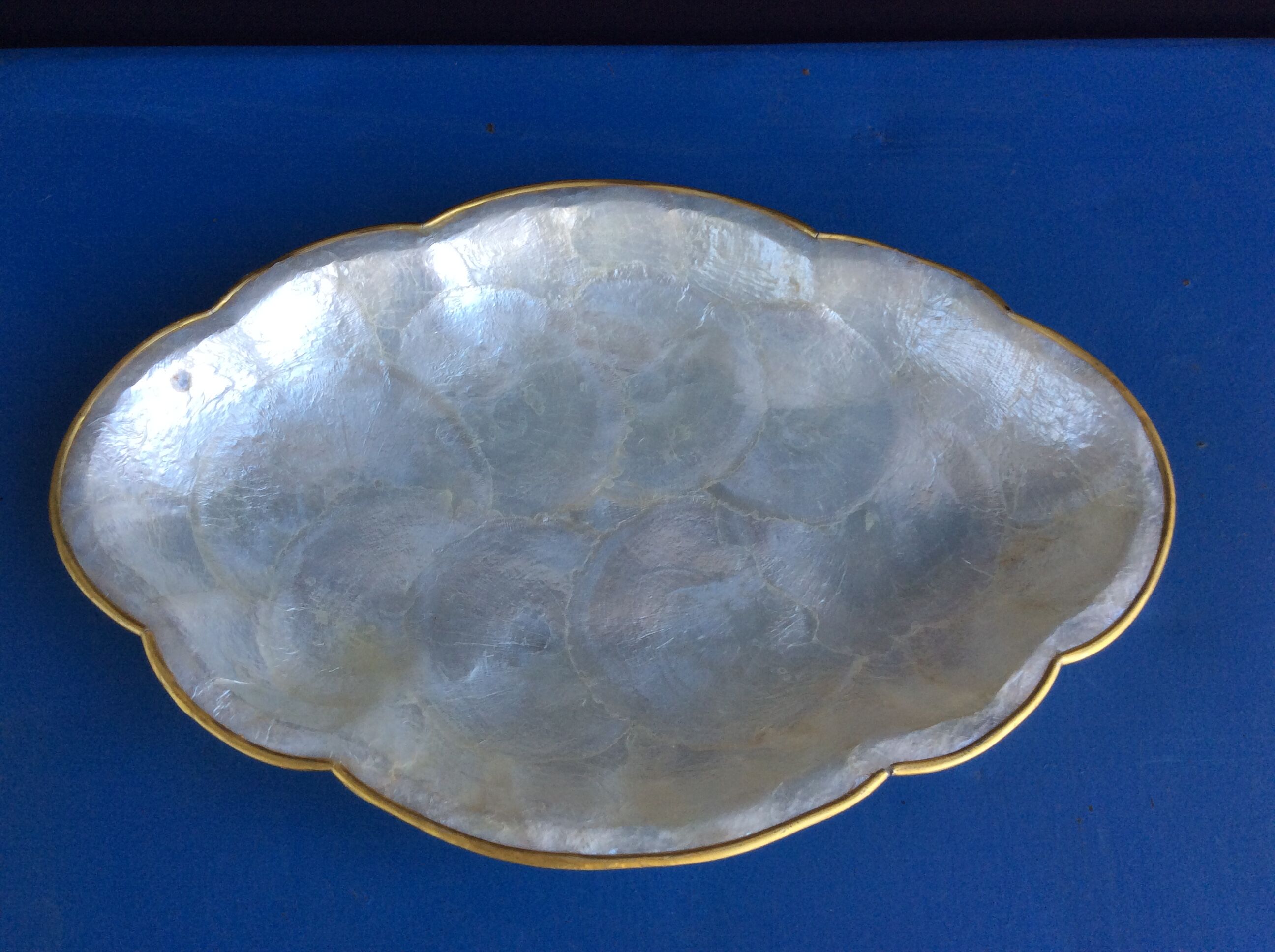 Mother-of-pearl pocket vacuum