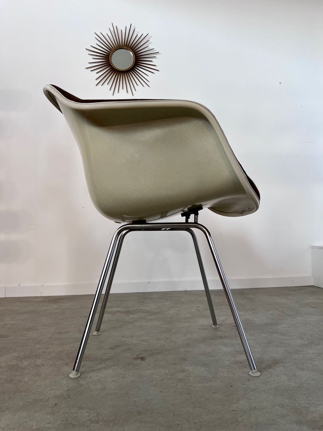 Old Charles and Ray Eames Vitra design armchair from the 70s fiberglass armchair fabric