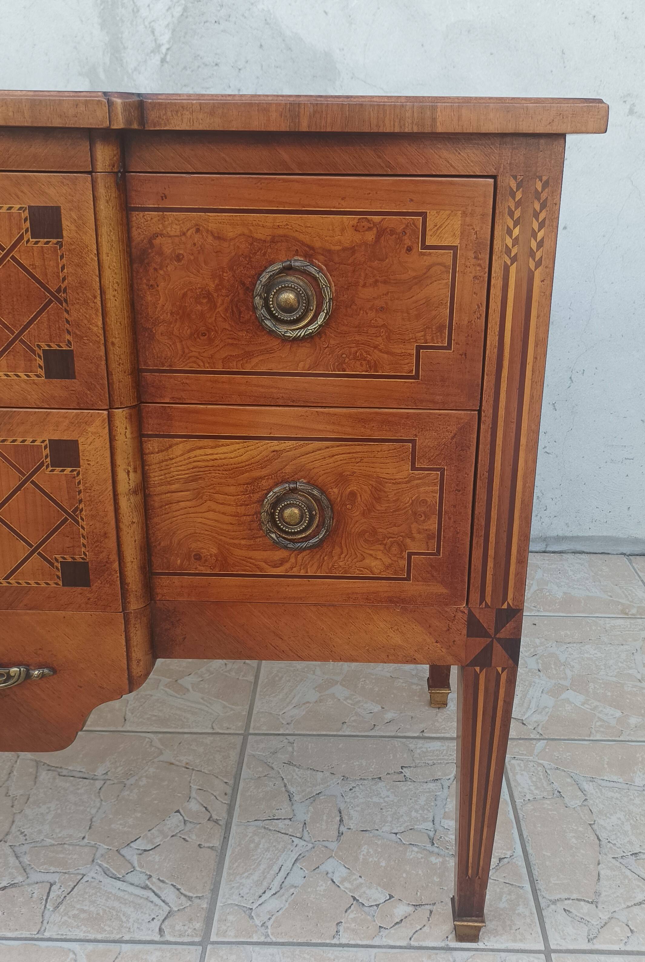 Louis XVI chest of drawers stamped in Faubourg Saint Antoine marquetry