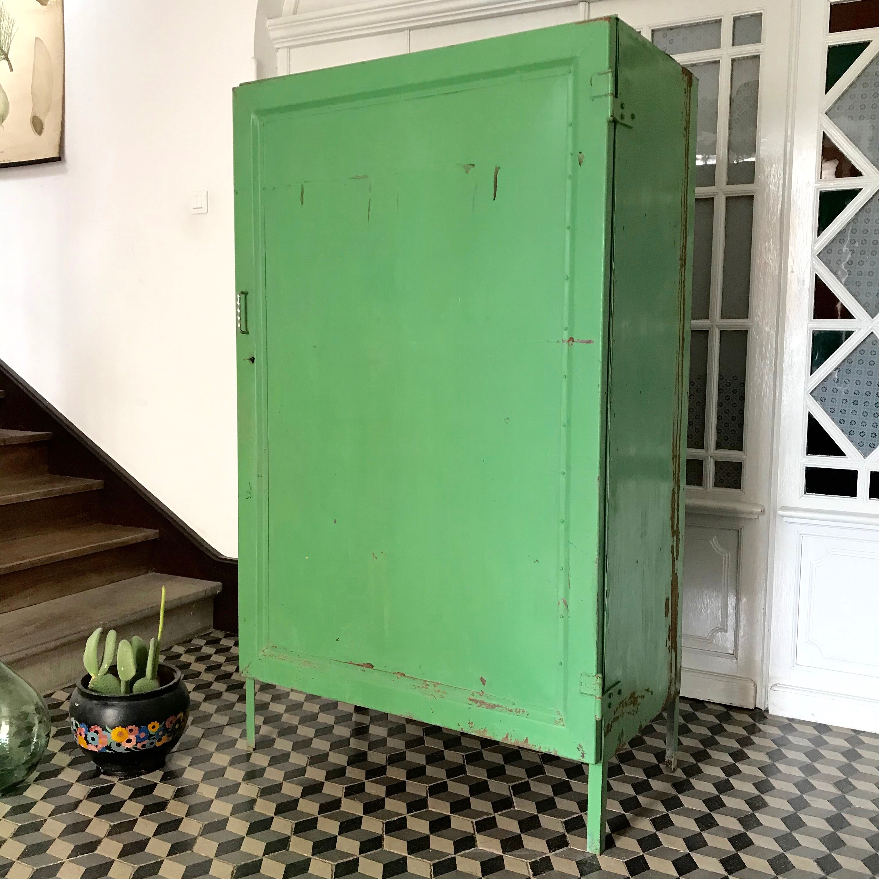 Metal cabinet