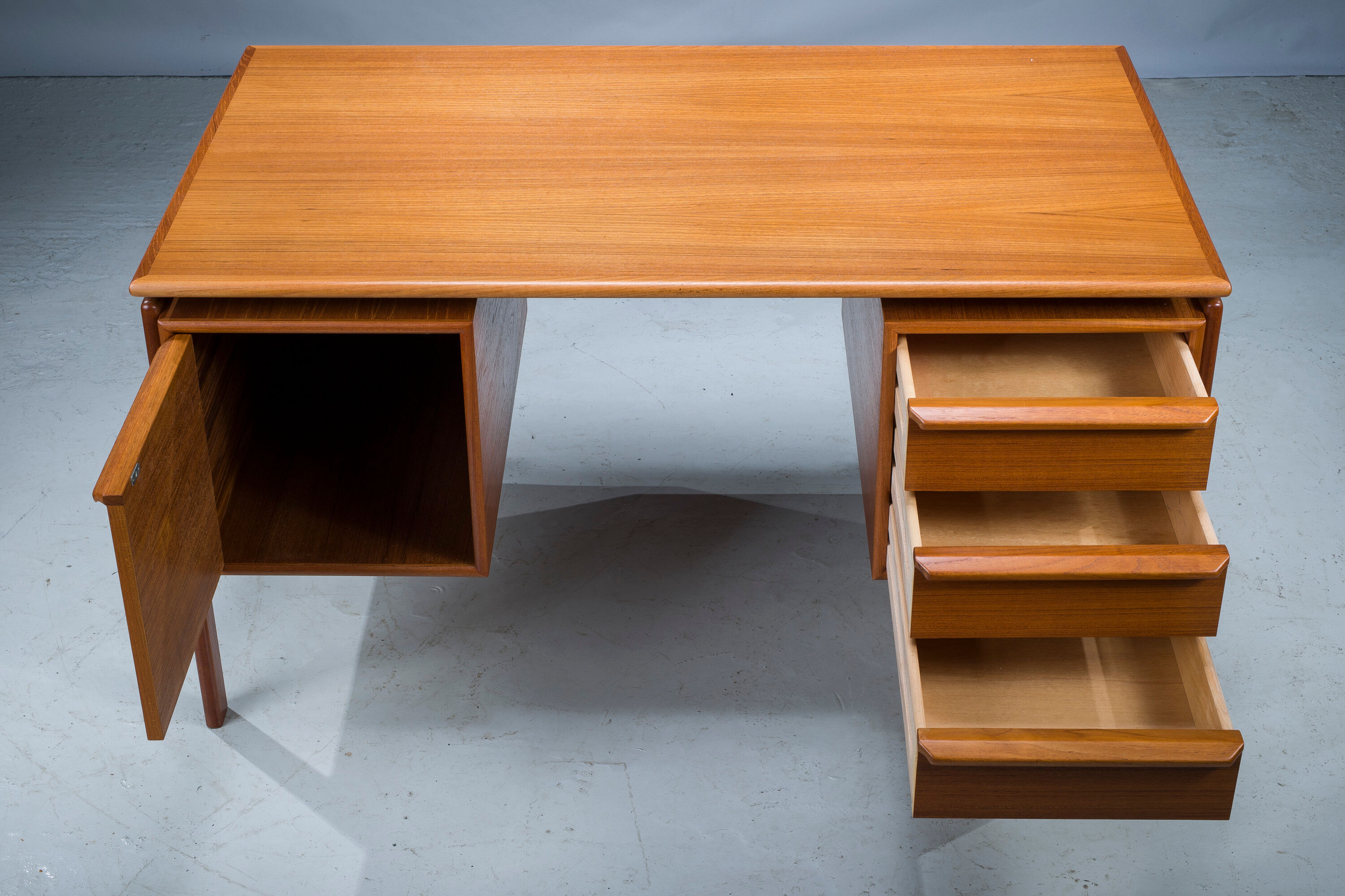 Mid-century teak freestanding desk from GV Møbler, 1960s