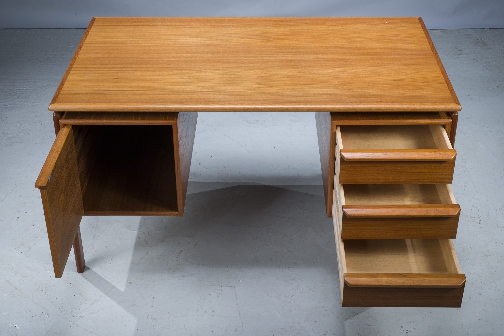 Mid-century teak freestanding desk from GV Møbler, 1960s